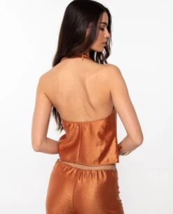 CHALECO ETHEREAL MUSE · NARANJA -[品牌] Ventas THE-ARE chaleco naranja escote halter satinado conjunto elegante fiesta mujer the are eci img 2