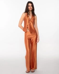 CHALECO ETHEREAL MUSE · NARANJA -[品牌] Ventas THE-ARE chaleco naranja escote halter satinado conjunto elegante fiesta mujer the are eci img 4