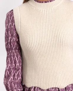 CHALECO UPTOWN GIRLS · BEIGE -[品牌] Ventas THE-ARE chaleco punto beige canale mujer the are eci img 3 scaled