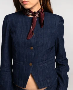 CHAQUETA DOWNTOWN · AZUL -[品牌] Ventas THE-ARE chaqueta azul entallada vaquera botones conjunto mujer the are eci img 3 scaled