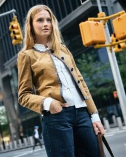 CHAQUETA NEW IN TOWN · CAMEL