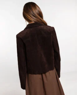 CHAQUETA HER MOMENT · MARRÓN -[品牌] Ventas THE-ARE chaqueta piel marron forrada cuello camisero botones metalicos mujer the are eci img 2 scaled