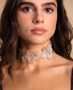 CHOKER JASMINE · BEIGE -[品牌] Ventas THE-ARE chocker beige flores gasa eventos mujer the are 3