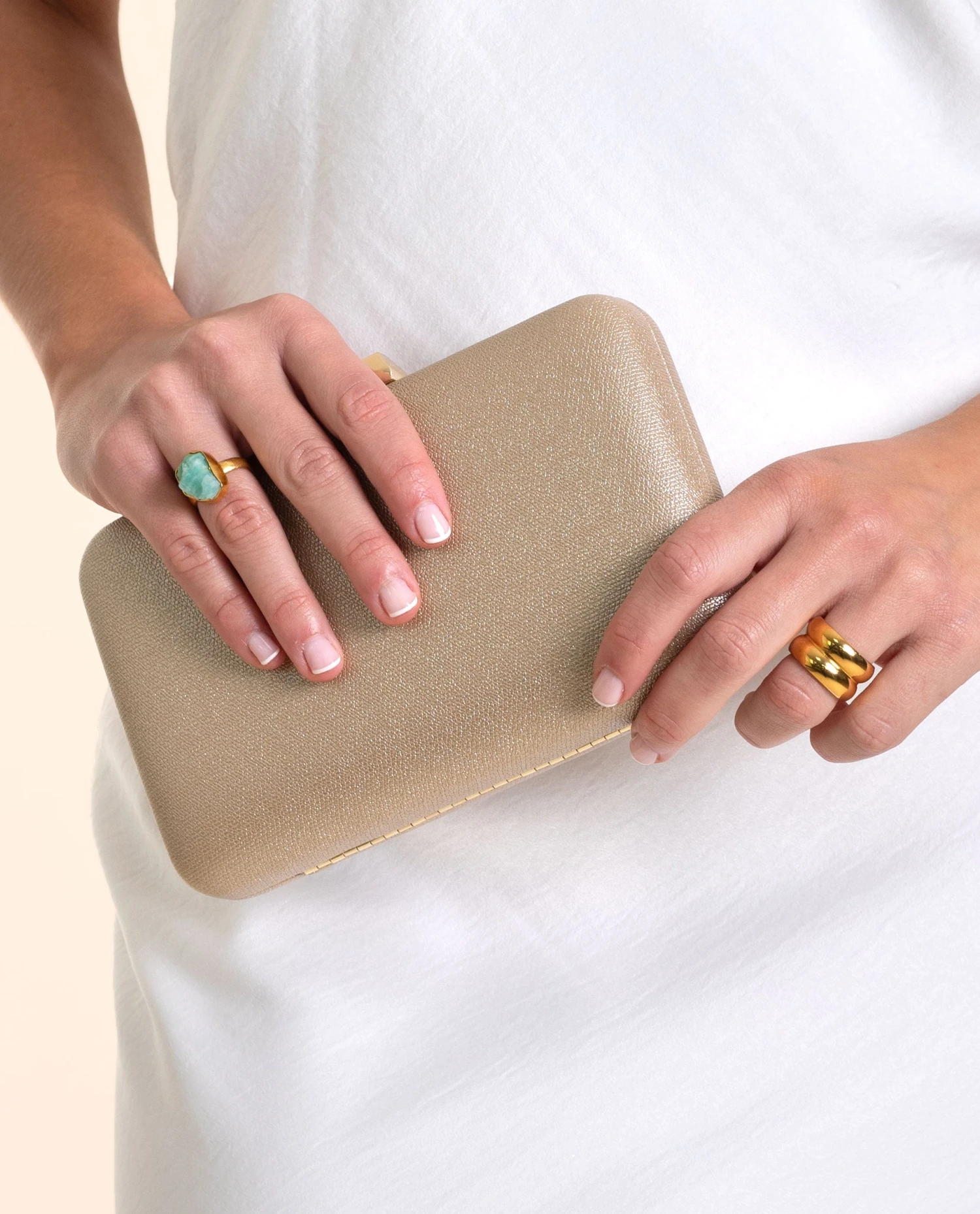 CLUTCH CHARMING · DORADO 2 CLUTCH CHARMING · DORADO - Imagen 2