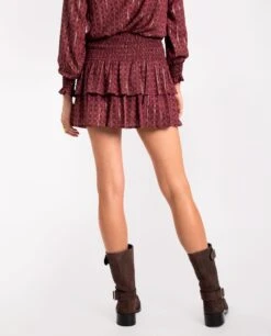 FALDA TOGETHER AS ONE · BURDEOS -[品牌] Ventas THE-ARE falda corta burdeos estampada nido abeja volantes conjunto mujer the are eci img 3