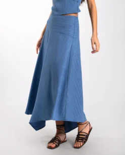 FALDA ISLAND GIRL · AZUL -[品牌] Ventas THE-ARE falda larga azul fluida brillo conjunto mujer the are 1 scaled