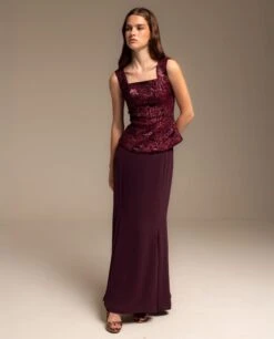 FALDA EUGENIA · BURDEOS -[品牌] Ventas THE-ARE falda larga burdeos midi punto calado elegante invitada mujer the are 1