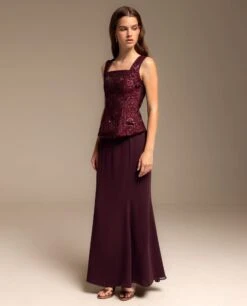 FALDA EUGENIA · BURDEOS -[品牌] Ventas THE-ARE falda larga burdeos midi punto calado elegante invitada mujer the are 2