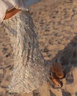 FALDA MOON TAN · DORADO -[品牌] Ventas THE-ARE falda midi estampada lentejuelas doradas bajo asimetrico mujer the are 3