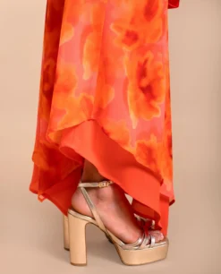 FALDA TERESA · ESTAMPADO -[品牌] Ventas THE-ARE falda midi naranja estampado flores bajo asimetrico conjunto eventos mujer the are eci img 4 scaled