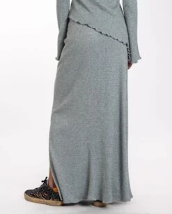 FALDA FREE SPIRIT · GRIS -[品牌] Ventas THE-ARE falda midi punto gris elastico conjunto mujer the are eci img 3