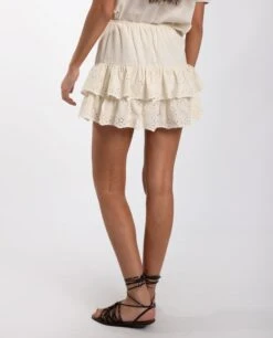 FALDA CAMERA ROLL · CRUDO -[品牌] Ventas THE-ARE falda mini crudo volates bordados conjunto mujer the are eci img 3