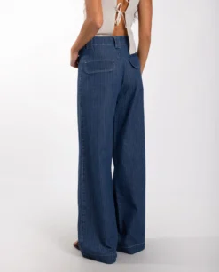 JEANS SUNSET RIDE · DENIM -[品牌] Ventas THE-ARE jeans vaquero oscuro campana talle alto rayas mujer the are eci img 3 scaled