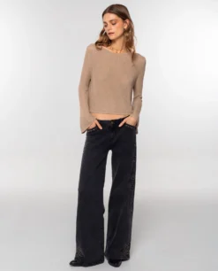 JERSEY SUGAR DUSK · DORADO -[品牌] Ventas THE-ARE jersey dorado manga larga cuello barco mujer the are eci img 4 scaled