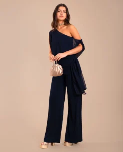 MONO OLIVIA · AZUL MARINO -[品牌] Ventas THE-ARE mono azul marino asimetrico capa gasa eci img 2 scaled