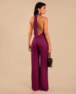 MONO DELIA · CIRUELA -[品牌] Ventas THE-ARE mono ciruela gasa cuello drapeado halter invitada mujer the are eci img 3