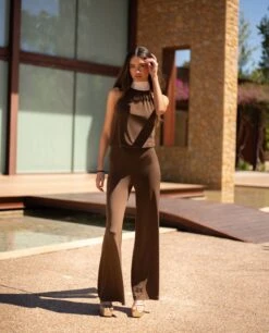 MONO SOFÍA · MARRÓN -[品牌] Ventas THE-ARE mono marron punto cuello halter ajustable invitada mujer the are 5