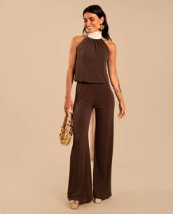 MONO SOFÍA · MARRÓN -[品牌] Ventas THE-ARE mono marron punto cuello halter ajustable invitada mujer the are eci img 1