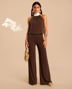 MONO SOFÍA · MARRÓN -[品牌] Ventas THE-ARE mono marron punto cuello halter ajustable invitada mujer the are eci img 2