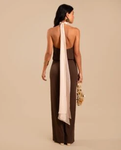 MONO SOFÍA · MARRÓN -[品牌] Ventas THE-ARE mono marron punto cuello halter ajustable invitada mujer the are eci img 3