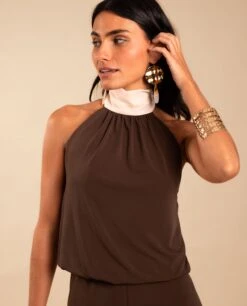 MONO SOFÍA · MARRÓN -[品牌] Ventas THE-ARE mono marron punto cuello halter ajustable invitada mujer the are eci img 4