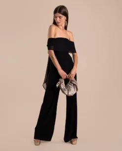 MONO TRIANA · NEGRO -[品牌] Ventas THE-ARE mono negro capa multiposicion hombros descubiertos lazada palazzo invitada mujer the are eci img 2 scaled