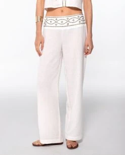 PANTALÓN ESSENCE · BLANCO -[品牌] Ventas THE-ARE pantalon blanco lino tachuelas conjunto elegante fiesta mujer the are eci img 2