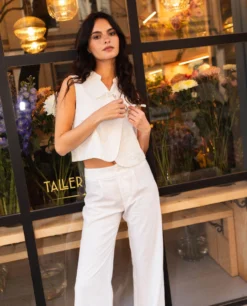 PANTALÓN SUNNY BABE · BLANCO -[品牌] Ventas THE-ARE pantalon blanco recto corte fluido mujer the are 6 scaled