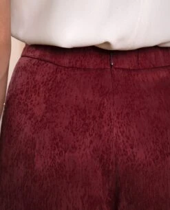 PANTALÓN JULIETTE · BURDEOS -[品牌] Ventas THE-ARE pantalon burdeos palazzo elastico jacquard cintura alta eventos mujer the are eci img 4