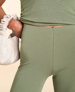 PANTALÓN ALGECIRAS · CAQUI -[品牌] Ventas THE-ARE pantalon caqui elegante pata ancha elastico conjunto invitada mujer the are eci img 4