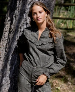 PANTALÓN CITY FIELDS · VERDE -[品牌] Ventas THE-ARE pantalon cuadros verde recto conjunto talle medio mujer the are 1 scaled