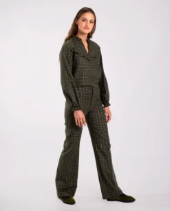 PANTALÓN CITY FIELDS · VERDE -[品牌] Ventas THE-ARE pantalon cuadros verde recto conjunto talle medio mujer the are 1 953a9e19 a017 43cd bfb6 32c0ee6a238e scaled