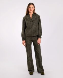 PANTALÓN CITY FIELDS · VERDE -[品牌] Ventas THE-ARE pantalon cuadros verde recto conjunto talle medio mujer the are 2 72b2c0ca 7666 4b44 9898 644379686a53