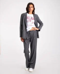 PANTALÓN URBAN HARVEST · GRIS -[品牌] Ventas THE-ARE pantalon gris raya diplomatica lurex talle medio mujer the are 1 scaled