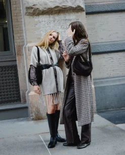 PANTALÓN OUT FROM ROUTINE · MARRÓN -[品牌] Ventas THE-ARE pantalon largo polipiel marron doble boton bolsillos mujer the are 2 2 scaled