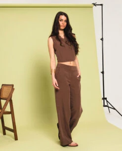 PANTALÓN DUNE · MARRÓN -[品牌] Ventas THE-ARE pantalon marron lino corte fluido conjunto elegante fiesta mujer the are 3