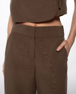 PANTALÓN DUNE · MARRÓN -[品牌] Ventas THE-ARE pantalon marron lino corte fluido conjunto elegante fiesta mujer the are eci img 4
