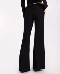 PANTALÓN BACK TO NIGHTS · NEGRO -[品牌] Ventas THE-ARE pantalon negro fluido punto cintura drapeada recto mujer the are eci img 3