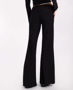 PANTALÓN BACK TO NIGHTS · NEGRO -[品牌] Ventas THE-ARE pantalon negro fluido punto cintura drapeada recto mujer the are eci img 3 scaled