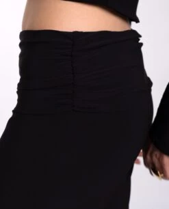 PANTALÓN BACK TO NIGHTS · NEGRO -[品牌] Ventas THE-ARE pantalon negro fluido punto cintura drapeada recto mujer the are eci img 4