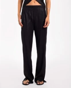 PANTALÓN SORRY I'M HERE · NEGRO -[品牌] Ventas THE-ARE pantalon negro largo brillante aberturas conjunto mujer the are eci img 2