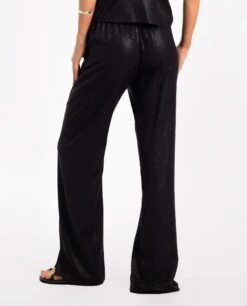 PANTALÓN SORRY I'M HERE · NEGRO -[品牌] Ventas THE-ARE pantalon negro largo brillante aberturas conjunto mujer the are eci img 3