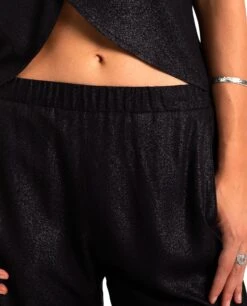 PANTALÓN SORRY I'M HERE · NEGRO -[品牌] Ventas THE-ARE pantalon negro largo brillante aberturas conjunto mujer the are eci img 4