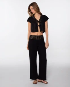 PANTALÓN ESSENCE · NEGRO -[品牌] Ventas THE-ARE pantalon negro lino tachuelas conjunto elegante fiesta mujer the are 7 scaled