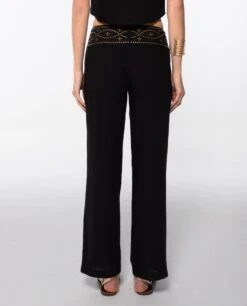 PANTALÓN ESSENCE · NEGRO -[品牌] Ventas THE-ARE pantalon negro lino tachuelas conjunto elegante fiesta mujer the are eci img 3