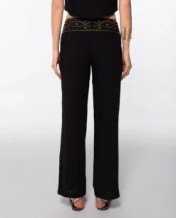 PANTALÓN ESSENCE · NEGRO -[品牌] Ventas THE-ARE pantalon negro lino tachuelas conjunto elegante fiesta mujer the are eci img 3 scaled