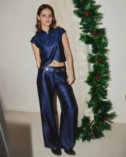 PANTALÓN ALL IN · AZUL MARINO -[品牌] Ventas THE-ARE pantalon recto azul marino cintura ancha conjunto elegante fiesta mujer the are 2