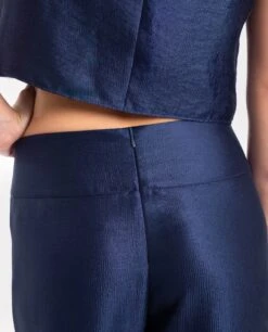 PANTALÓN ALL IN · AZUL MARINO -[品牌] Ventas THE-ARE pantalon recto azul marino cintura ancha conjunto elegante fiesta mujer the are eci img 4