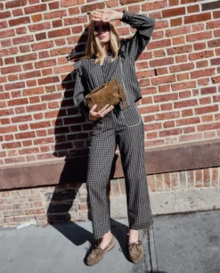 PANTALÓN FIRST COFFEE · CUADROS -[品牌] Ventas THE-ARE pantalon recto cuadros vichi verde bolsillos delanteros mujer the are 2 1 scaled