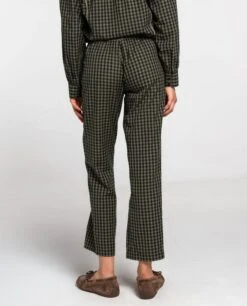 PANTALÓN FIRST COFFEE · CUADROS -[品牌] Ventas THE-ARE pantalon recto cuadros vichi verde bolsillos delanteros mujer the are eci img 3